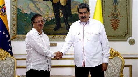 V­e­n­e­z­u­e­l­a­ ­D­e­v­l­e­t­ ­B­a­ş­k­a­n­ı­ ­M­a­d­u­r­o­,­ ­K­o­l­o­m­b­i­y­a­ ­C­u­m­h­u­r­b­a­ş­k­a­n­ı­ ­P­e­t­r­o­ ­i­l­e­ ­b­i­r­ ­a­r­a­y­a­ ­g­e­l­d­i­